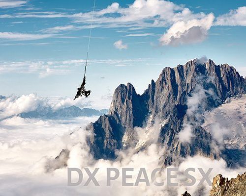 Installazione d’arte di Paolo Barichello Dx Peace Sx